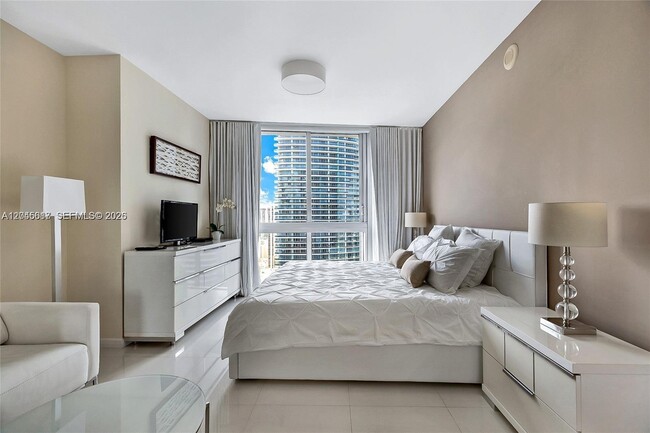 Building Photo - 485 Brickell Ave