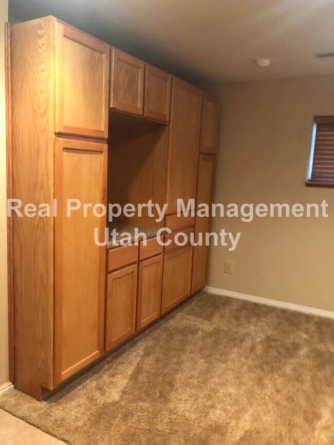 Building Photo - Spacious Lehi Home