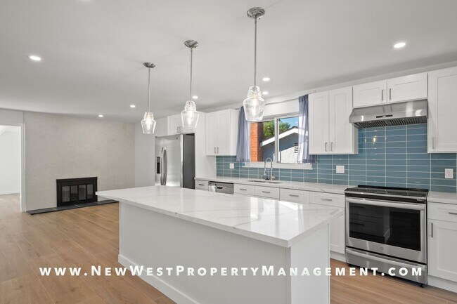 Building Photo - Freshly Renovated and Highly Upgraded Allied Gardens 4 Bedroom. Available Now!