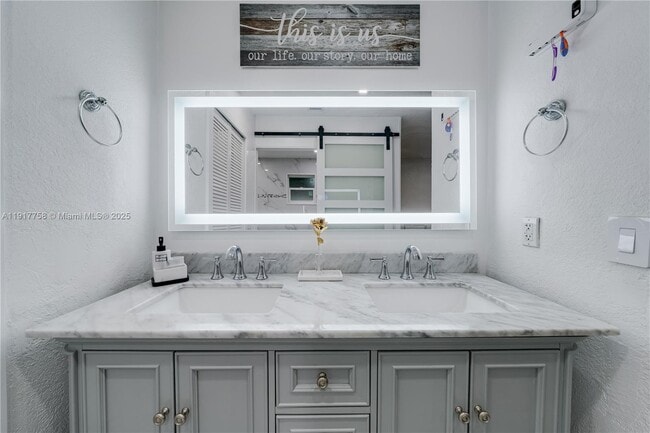 Building Photo - 1025 NW 128th Ct