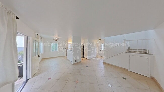 Primary Photo - 432 Via Rosa