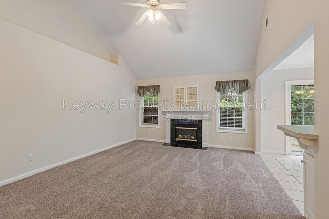 Building Photo - 296 Southbank Dr