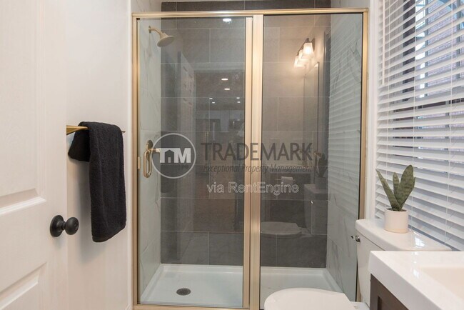 Building Photo - 323 N Mulberry St