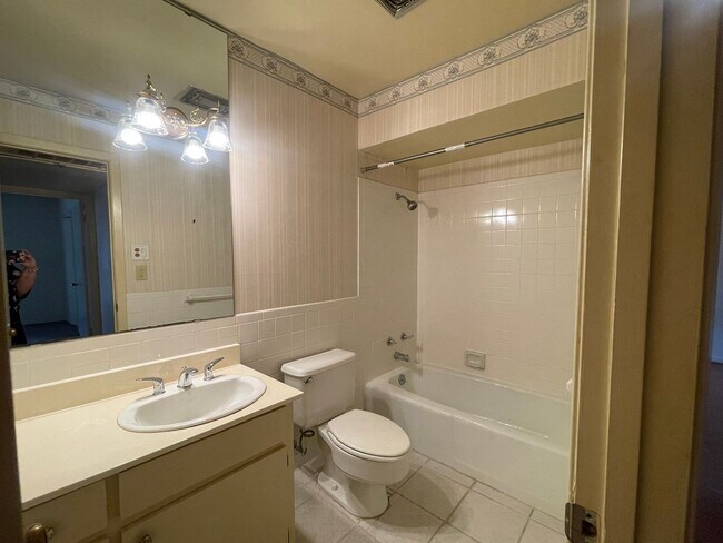 Building Photo - Cozy Fairfield Oaks Charmer! Move In Ready!