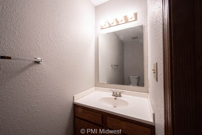 Building Photo - Charming 3-Bedroom, 2.5 Baths - Lawrence Township