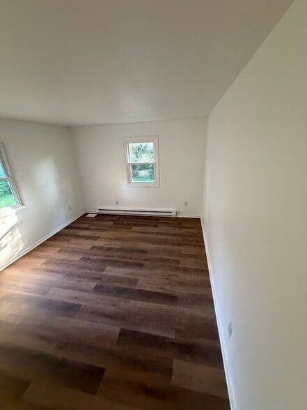 Building Photo - 10 Marlyn Dr