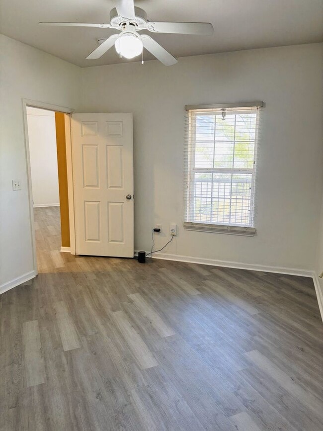 Building Photo - Beautiful 3 Bed 2 Bath Condo Available Now...