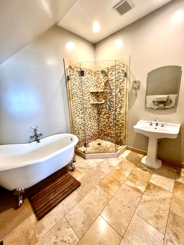 Building Photo - 1565 Eolus Ave