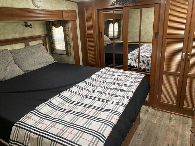 Building Photo - Cozy Retreat in St. Cloud: Your Next Serene Getaway Awaits!