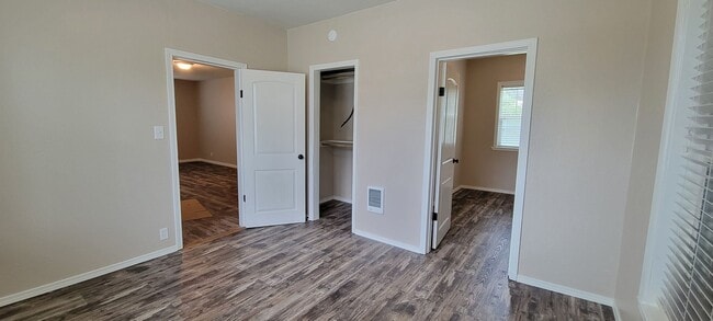 Building Photo - 744 SE Cleveland Ave