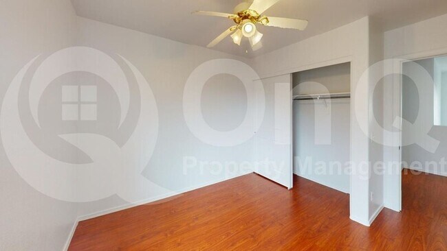 Building Photo - 4720 W Lindenthal Ln