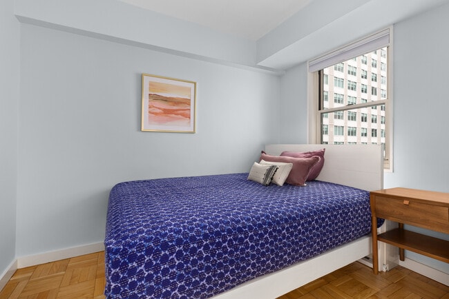 Building Photo - 100 W 57th St