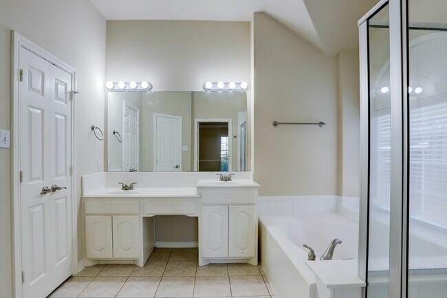 Building Photo - 10606 Badger Canyon Dr