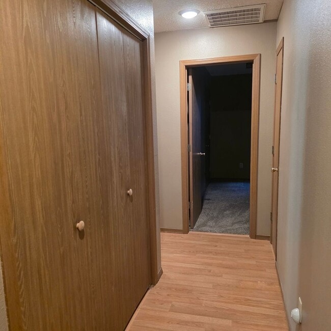 Building Photo - Great 3 bed 2 bath with a 2 car garage