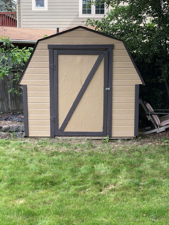 Building Photo - 2 Bedroom Bungalow close to BSU.