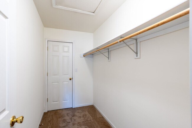 Building Photo - 2612-2614 Northampton Dr.