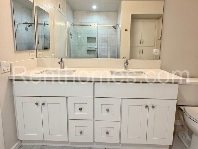 Building Photo - 16702 San Salvador Rd