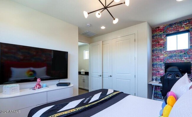 Building Photo - 948 W Yosemite Dr