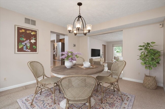 Building Photo - Charming Colonial in Elmhurst Station