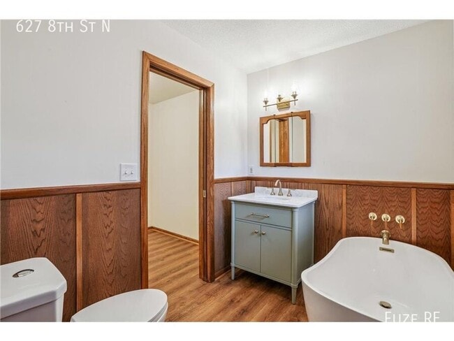 Building Photo - 627 8th St N