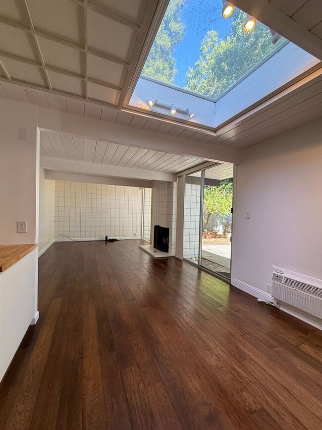 Building Photo - 2 Bedroom, 1 Bath Eichler -Townhouse, Sant...