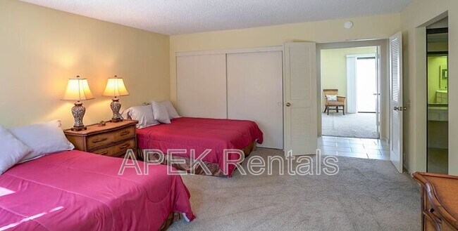 Building Photo - 211 Canyon Cir N