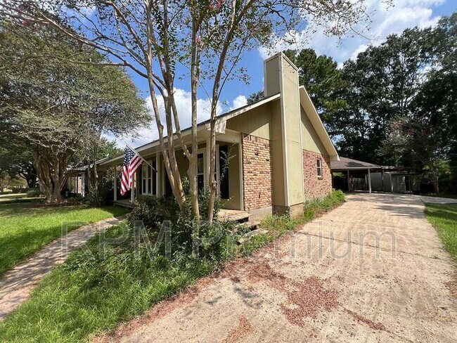 Building Photo - 13235 Country Park Ave