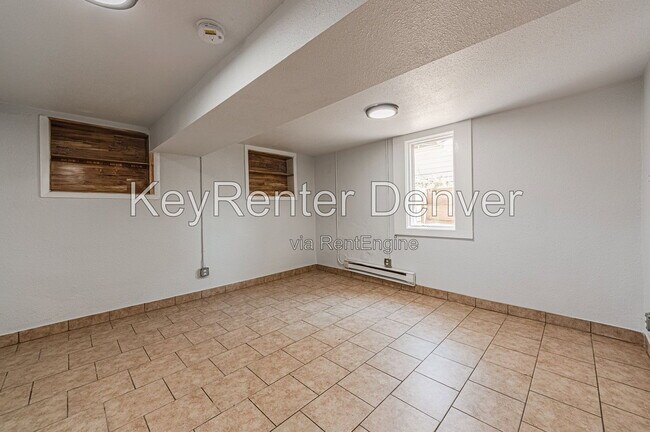 Building Photo - 929 5th St