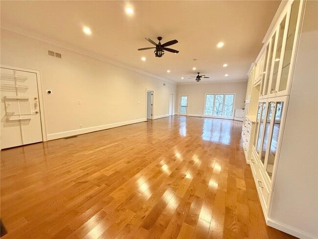 Building Photo - 505 River Valley Rd NW