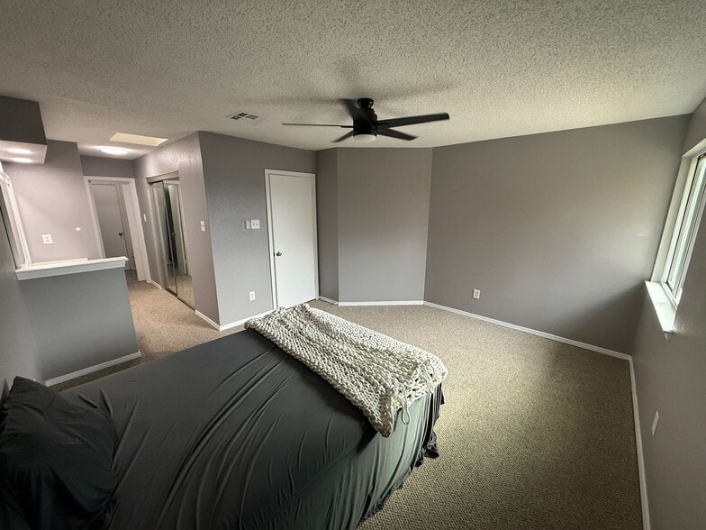 Building Photo - 186 Avant Garde Cir