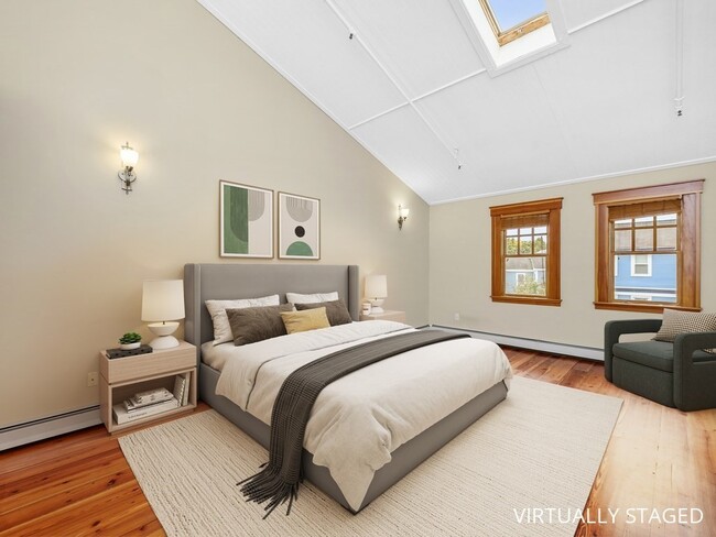 Building Photo - 253 River St