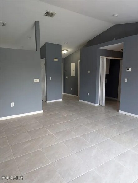 Building Photo - 2405 Mansfield Ave S