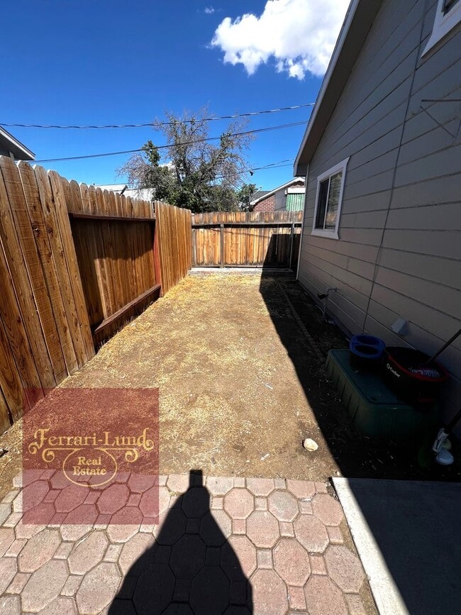 Building Photo - Beautifully renovated tiny home in Sparks ...