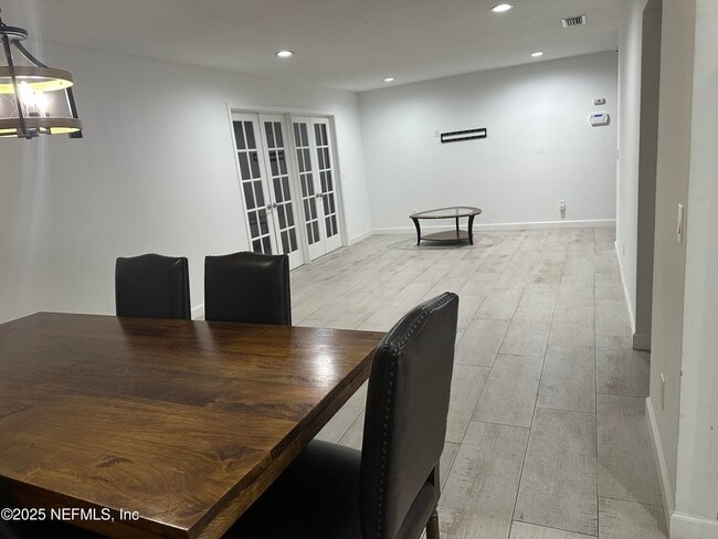 Building Photo - 7335 Floral Ridge Dr