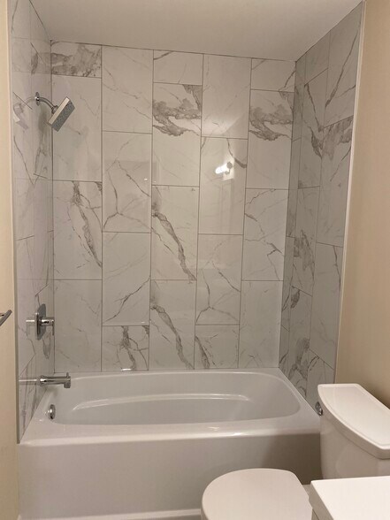 Building Photo - 365 Mather St