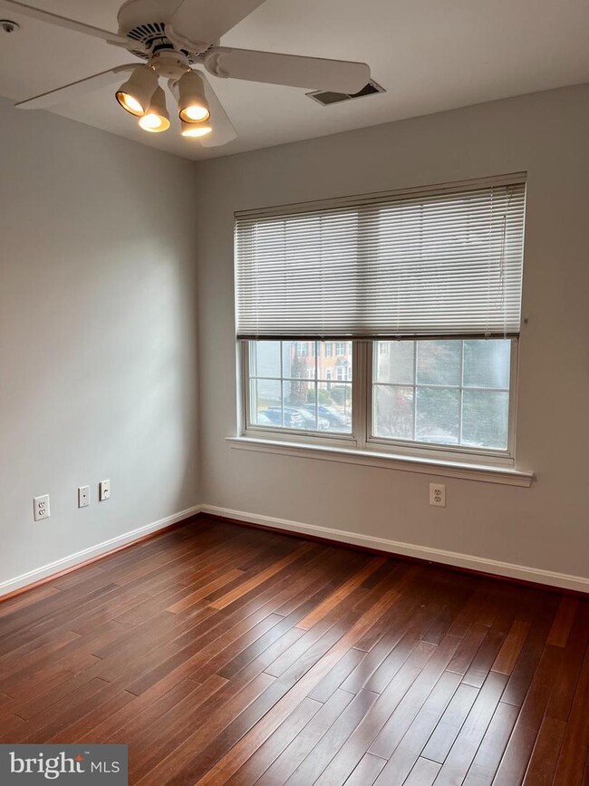 Building Photo - 518 Francis Nicholson Way