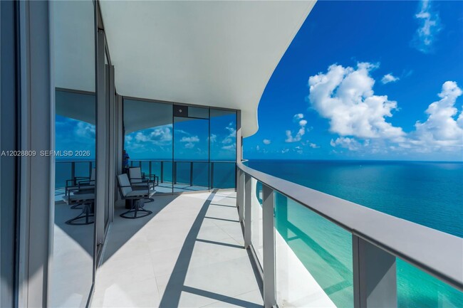 Building Photo - 15701 Collins Ave