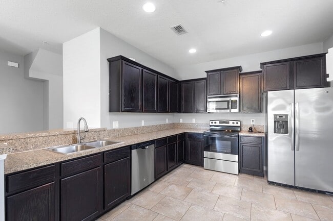 Building Photo - 6562 S Goldenrod Rd