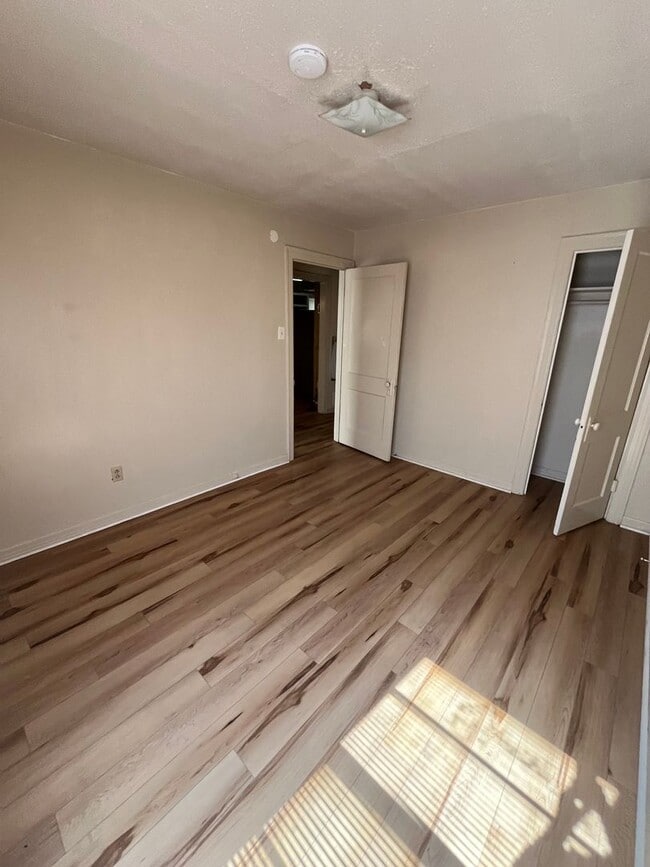 Building Photo - 3158 S 6th St