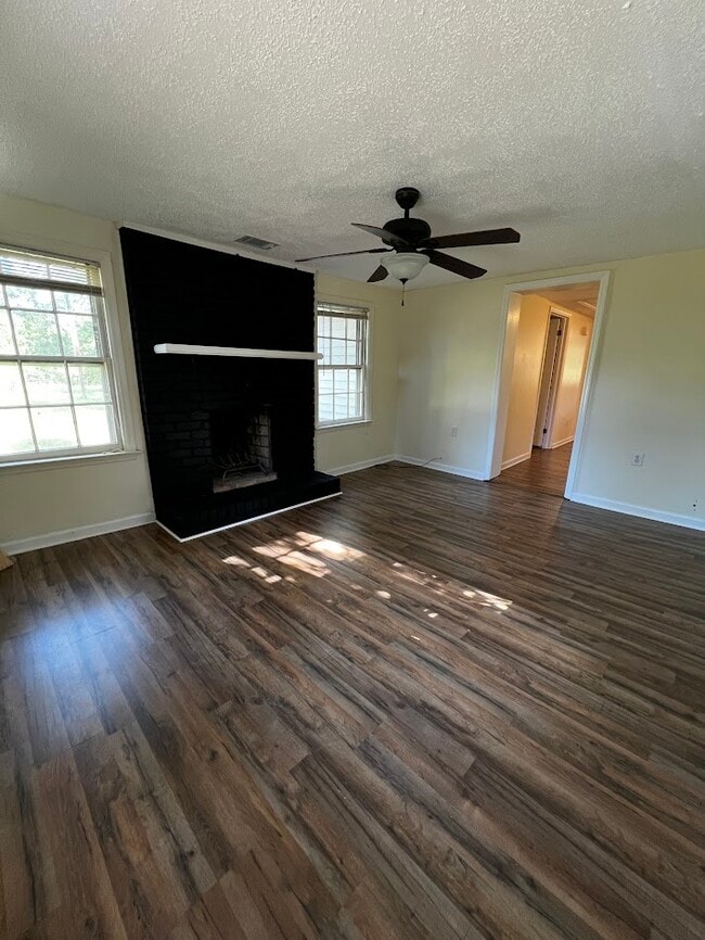 Building Photo - 215 S Skinner Ave