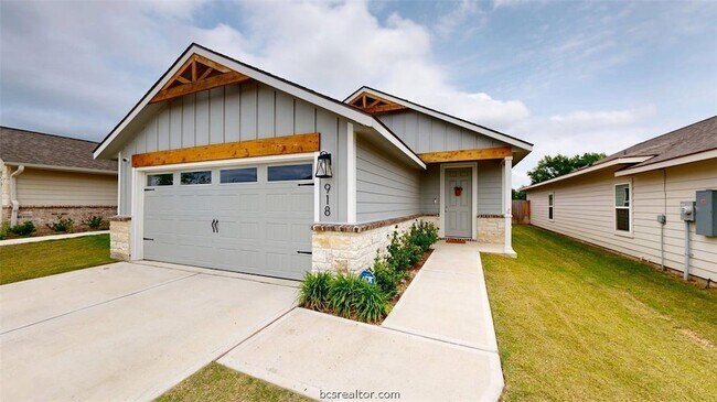 Building Photo - 918 Fork Ct