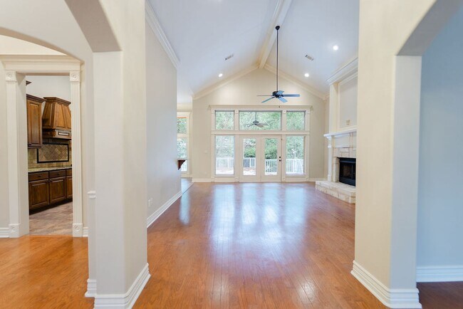 Building Photo - 2000 Square feet, of gorgeous living space in Hot Springs Village.