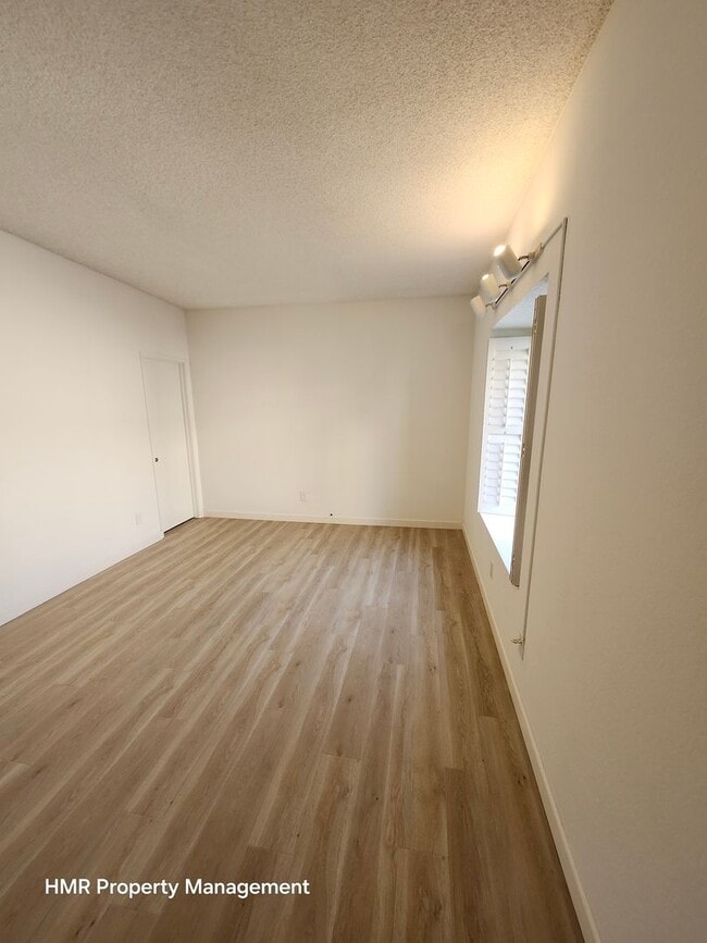 Building Photo - Beautiful 3-Bed, 3-Bath Condo in Prime Cla...