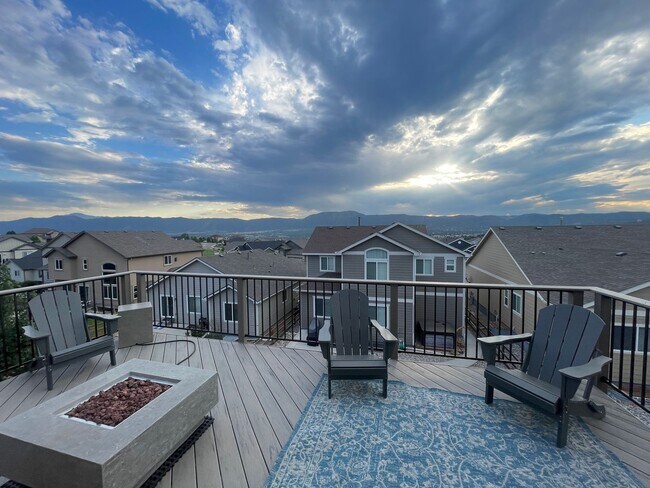 Building Photo - Harmonious Blend of Style, Comfort, and Fu...