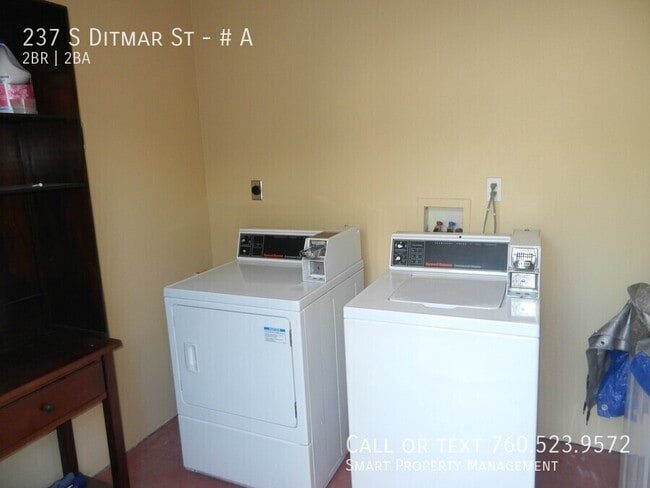 Building Photo - 237 S Ditmar St