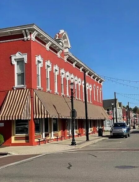 Building Photo - 140 N Canal St