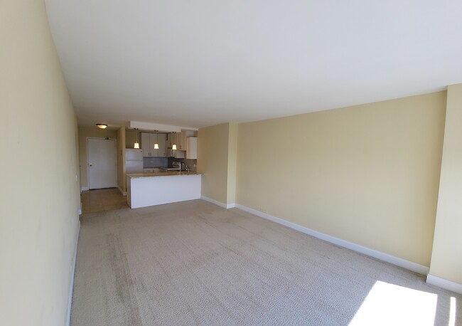 Building Photo - 5415 N Sheridan Rd