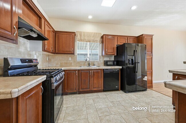 Building Photo - 2700 E Valley Pkwy