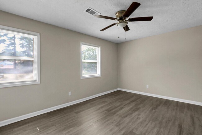 Building Photo - 1229 Creek Forest Ct NW