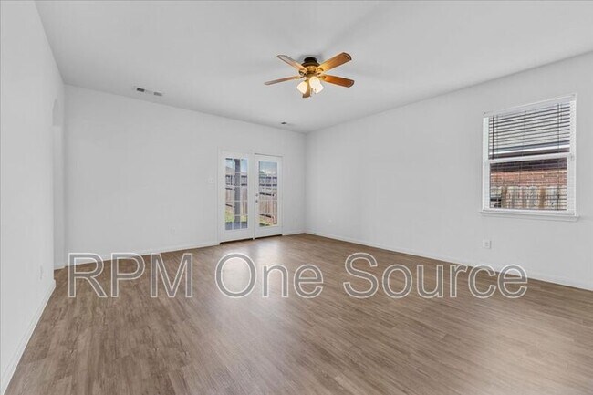 Building Photo - 113 Oriole Dr